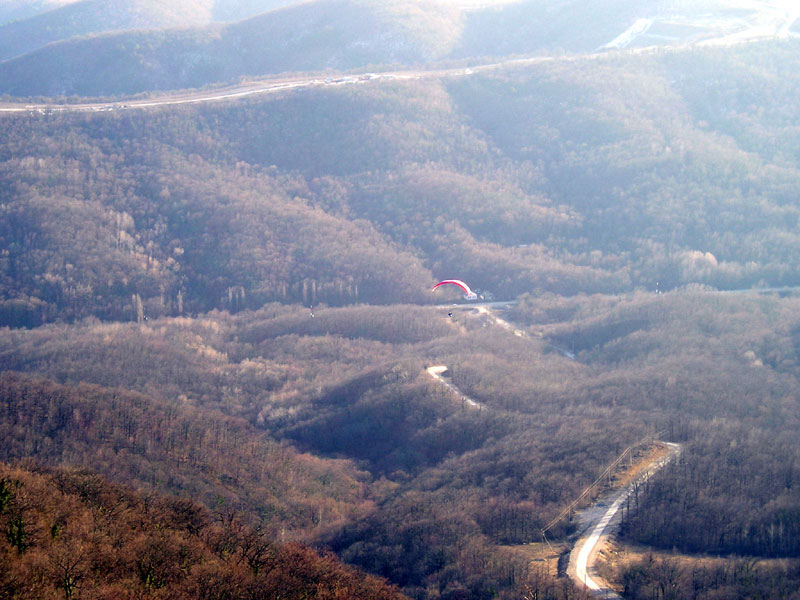 9 марта 2004 года
Начинает работат термичка, перепад по высоте 480 метров
Черноморское побережье Краснодарского края
(близ поселка Джугба)