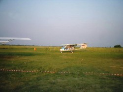 По дороге в Крым нам повстречался маленький аэродром на окраине г. Абинска
17 августа 2003 года