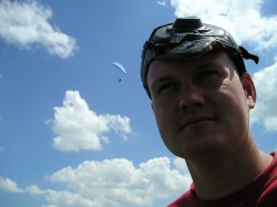 Тёма - летчик-истребитель :-)
29 мая 2005 года.