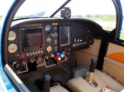 кабина самолёта Cetus A700