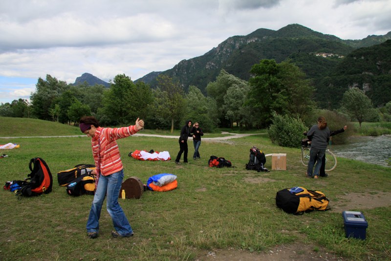 Тренировка Леди Акро была организована фирмой Airwave на озере Идро в Италии. (с 21 по 23 июня 2010 года. День первый)